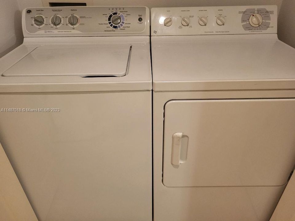 最近租的: $3,250 (2 贝兹, 2 浴室, 1405 平方英尺)