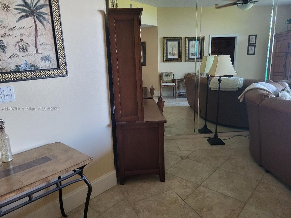 最近租的: $3,250 (2 贝兹, 2 浴室, 1405 平方英尺)