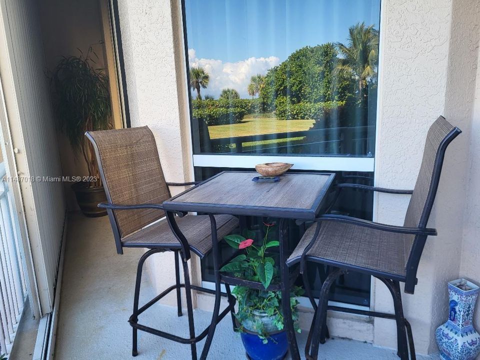 最近租的: $3,250 (2 贝兹, 2 浴室, 1405 平方英尺)