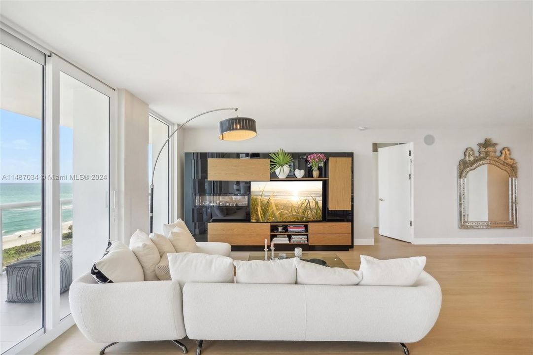 Recently Sold: $2,779,000 (2 beds, 2 baths, 1690 Square Feet)