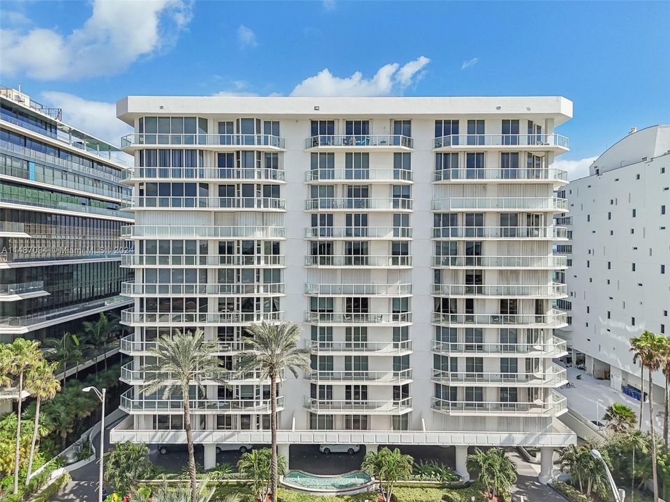 Recently Sold: $2,779,000 (2 beds, 2 baths, 1690 Square Feet)