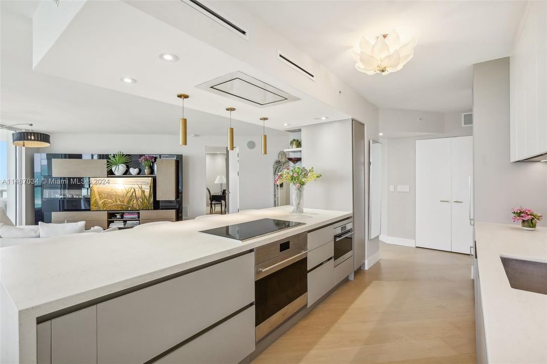 Recently Sold: $2,779,000 (2 beds, 2 baths, 1690 Square Feet)