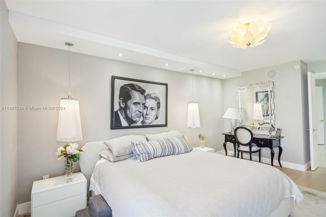Recently Sold: $2,779,000 (2 beds, 2 baths, 1690 Square Feet)