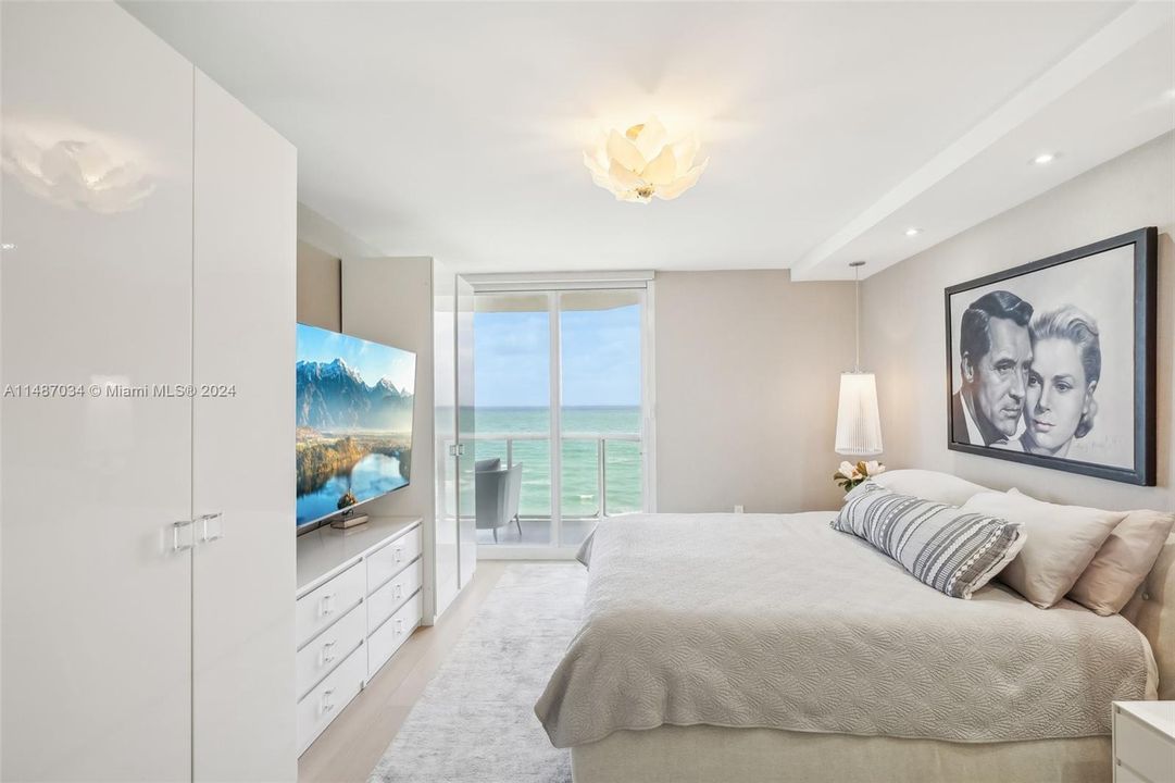 Recently Sold: $2,779,000 (2 beds, 2 baths, 1690 Square Feet)