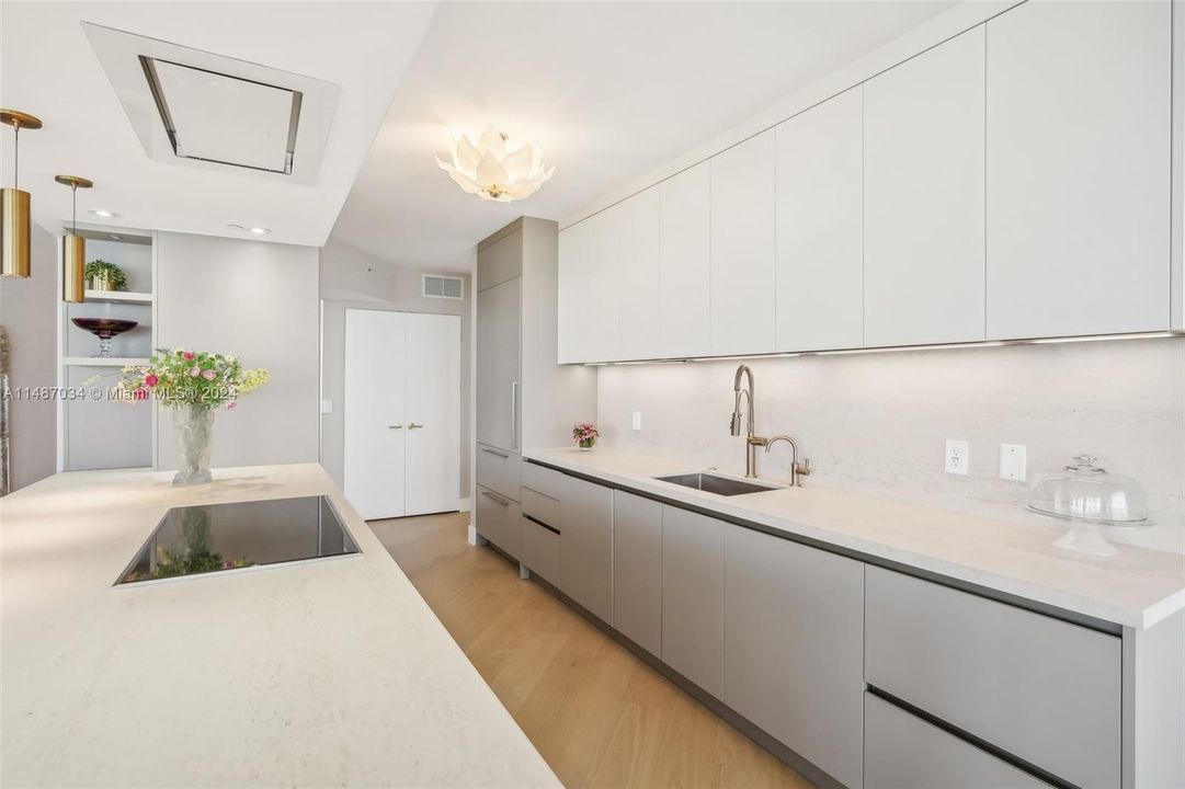 Recently Sold: $2,779,000 (2 beds, 2 baths, 1690 Square Feet)