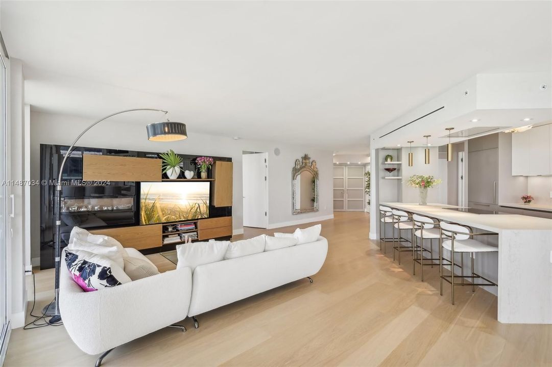 Recently Sold: $2,779,000 (2 beds, 2 baths, 1690 Square Feet)