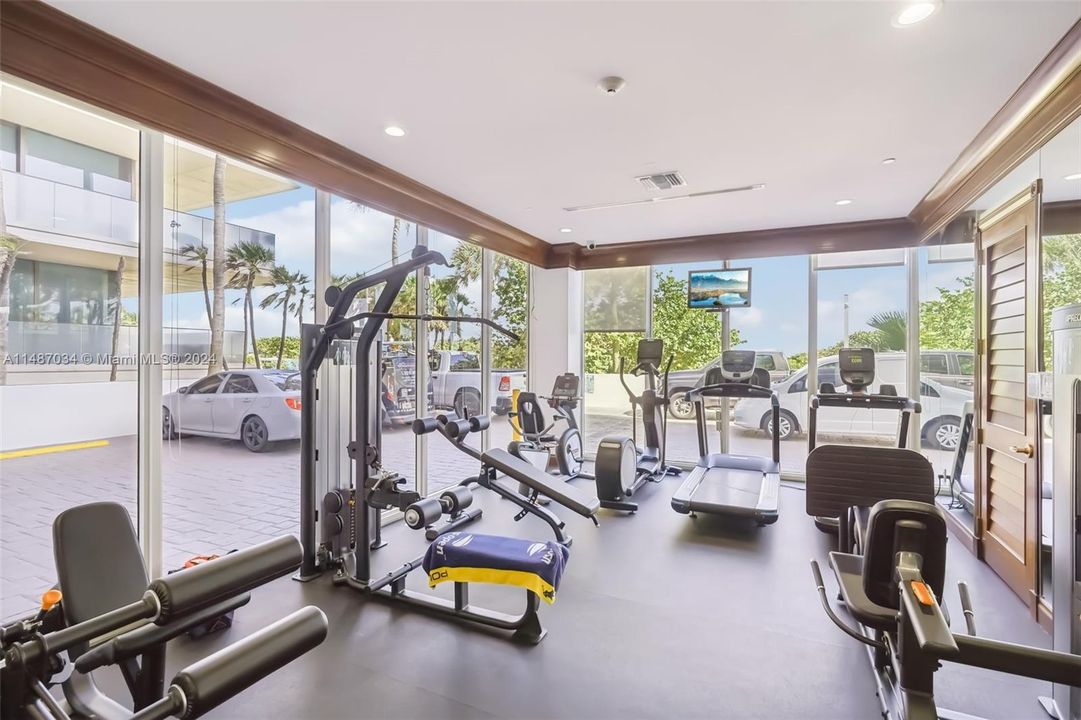 Recently Sold: $2,779,000 (2 beds, 2 baths, 1690 Square Feet)
