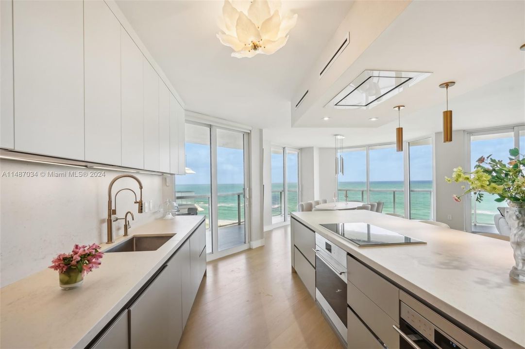 Recently Sold: $2,779,000 (2 beds, 2 baths, 1690 Square Feet)