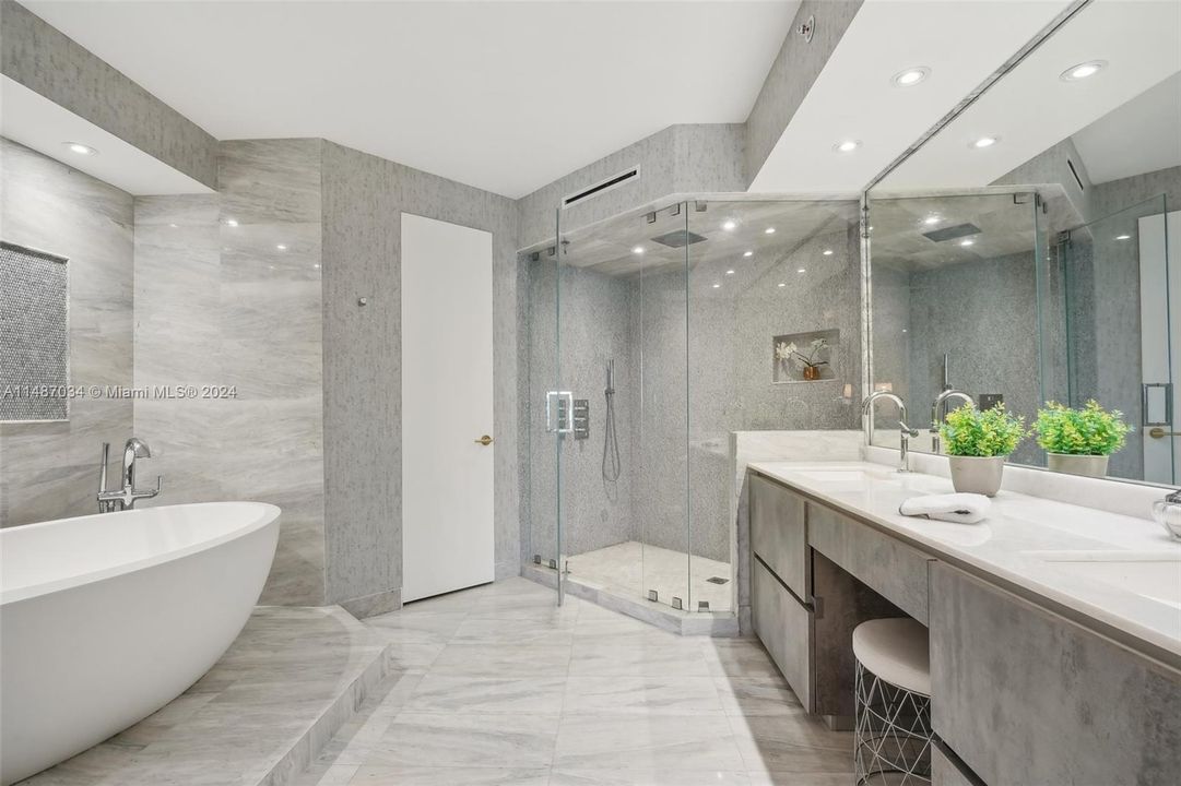 Recently Sold: $2,779,000 (2 beds, 2 baths, 1690 Square Feet)