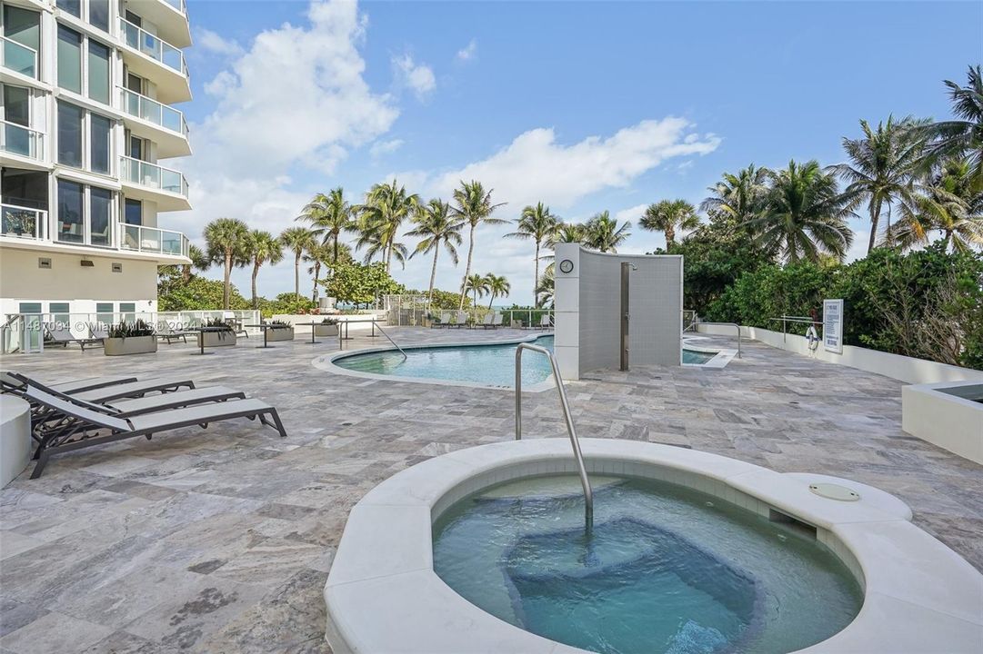 Recently Sold: $2,779,000 (2 beds, 2 baths, 1690 Square Feet)