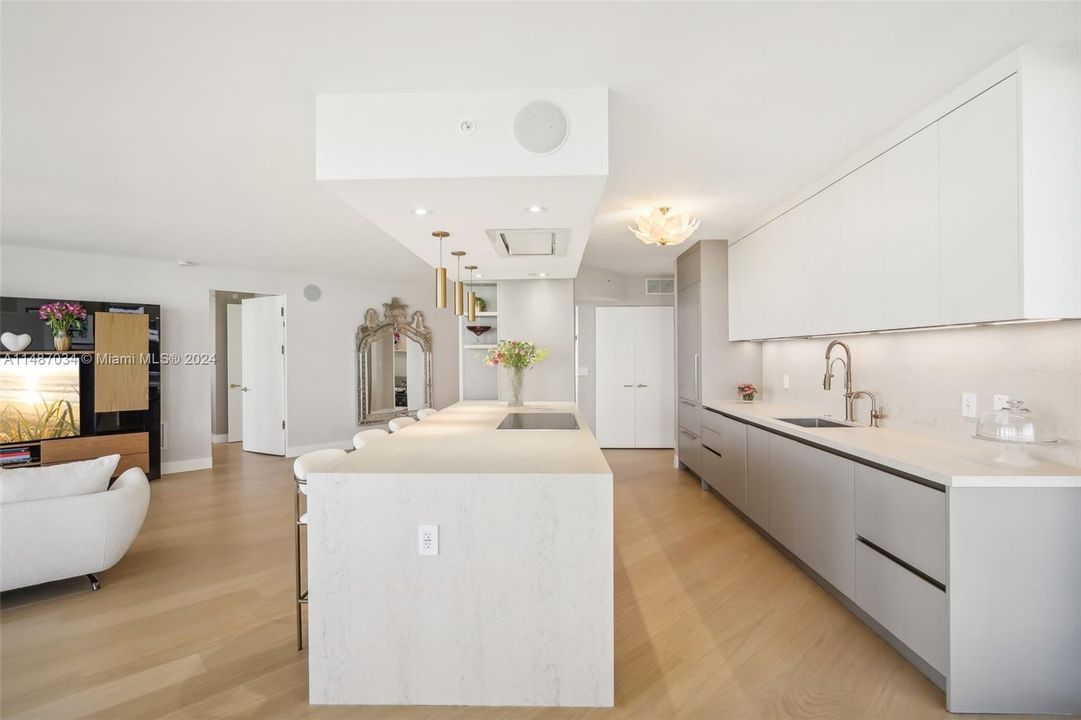 Recently Sold: $2,779,000 (2 beds, 2 baths, 1690 Square Feet)
