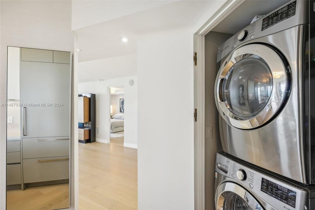 Recently Sold: $2,779,000 (2 beds, 2 baths, 1690 Square Feet)