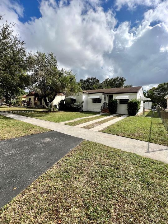 Recently Sold: $599,999 (3 beds, 1 baths, 1186 Square Feet)