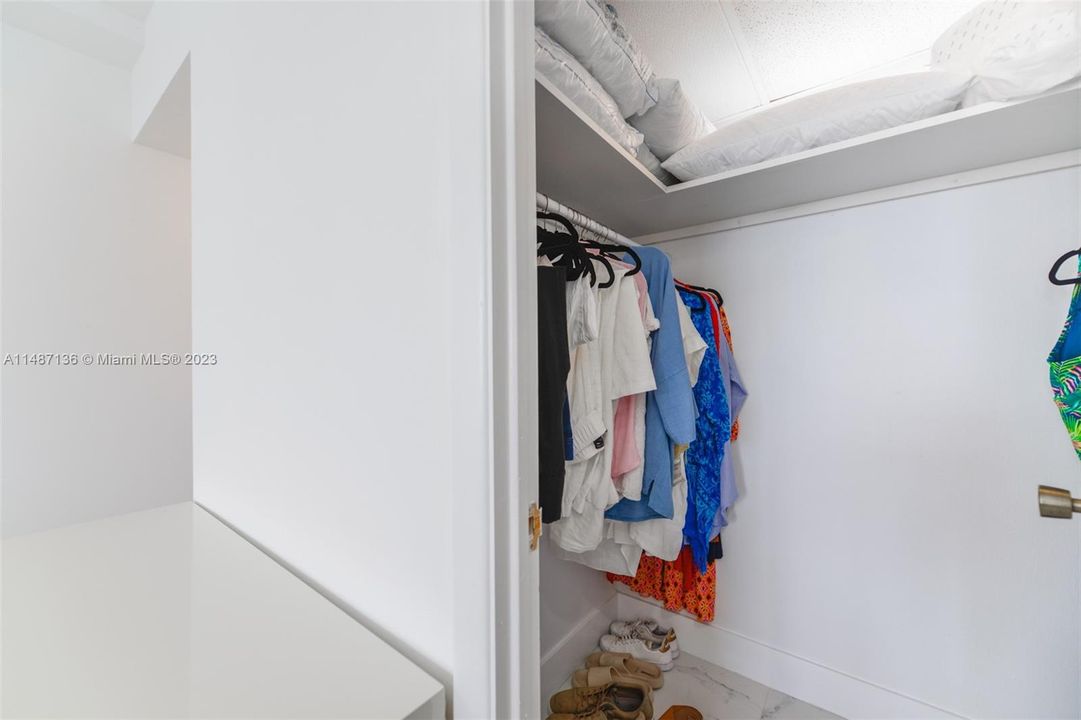 Recently Rented: $4,000 (1 beds, 1 baths, 870 Square Feet)