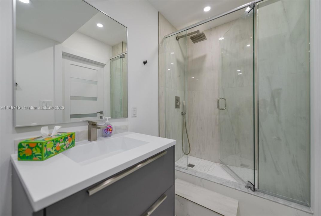 Recently Rented: $4,000 (1 beds, 1 baths, 870 Square Feet)