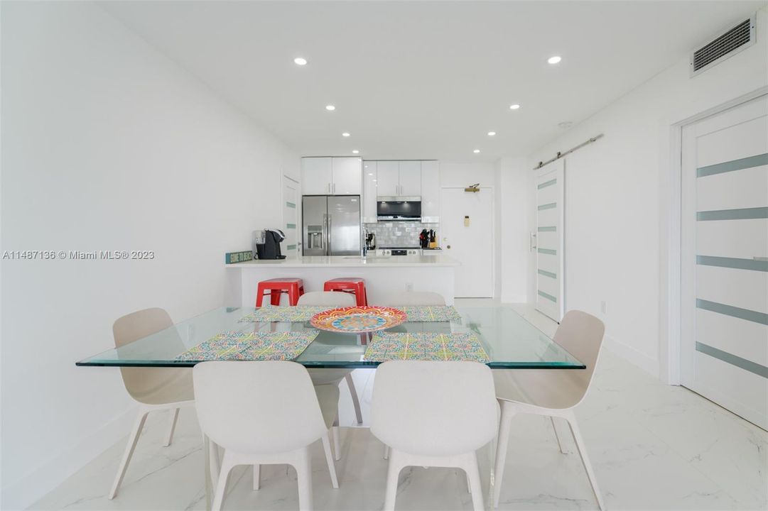 Recently Rented: $4,000 (1 beds, 1 baths, 870 Square Feet)