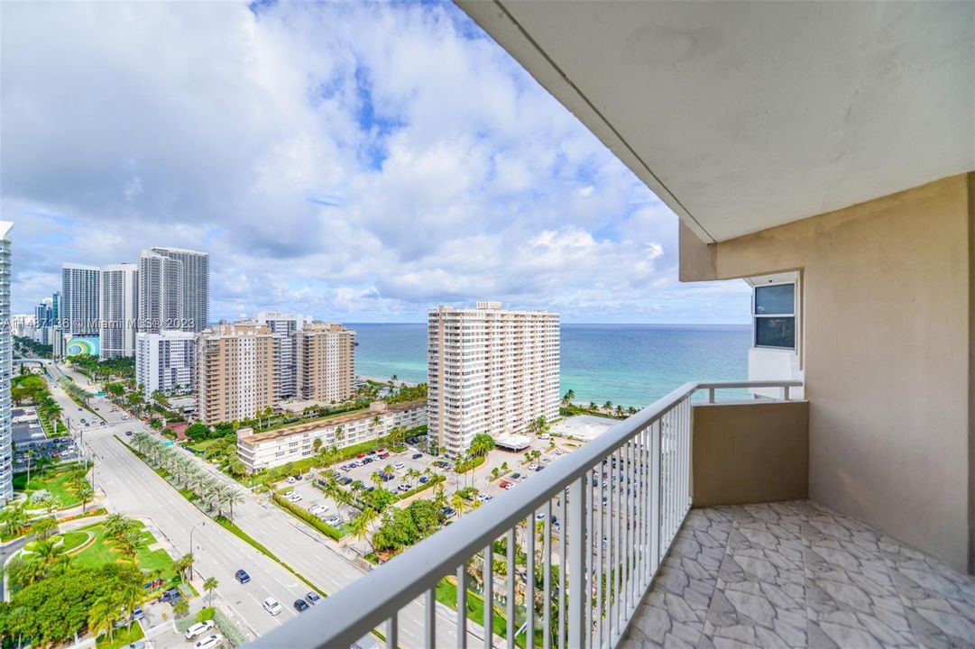 Recently Rented: $4,000 (1 beds, 1 baths, 870 Square Feet)