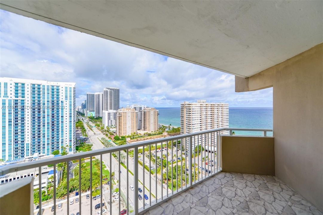 Recently Rented: $4,000 (1 beds, 1 baths, 870 Square Feet)