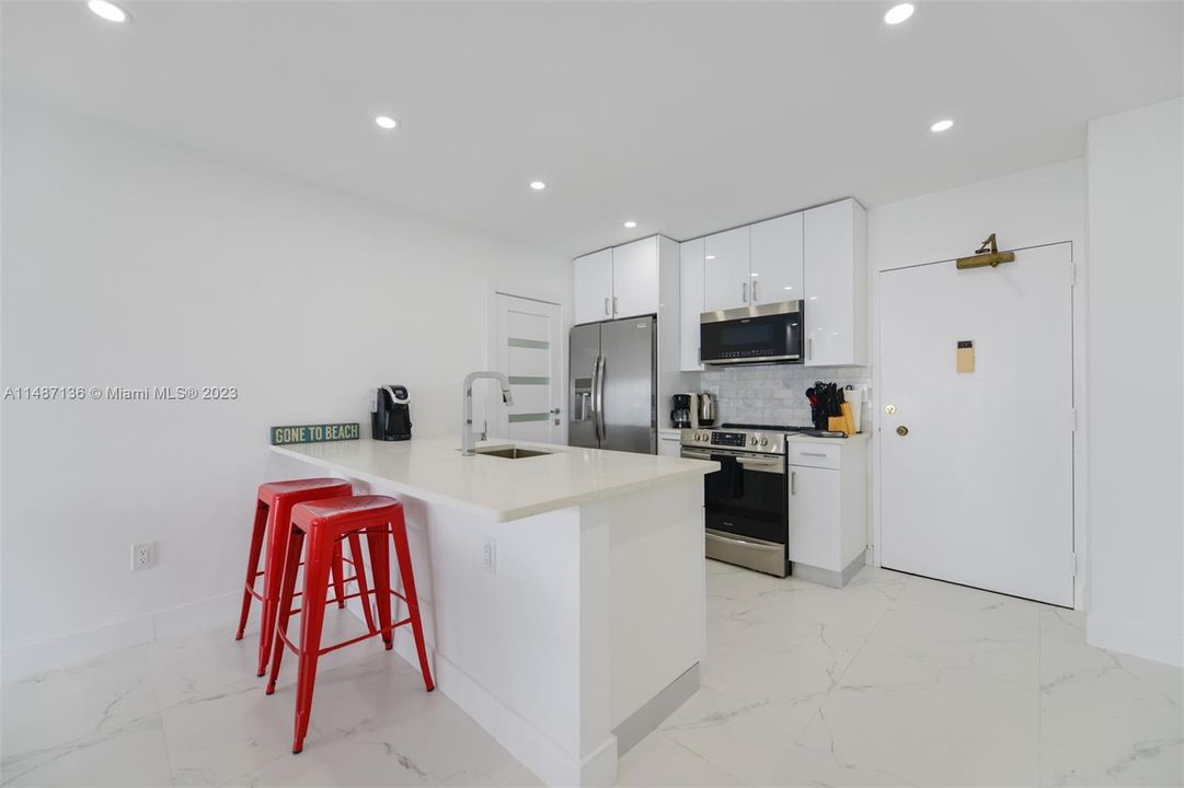 Recently Rented: $4,000 (1 beds, 1 baths, 870 Square Feet)