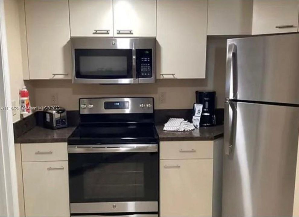 Recently Rented: $2,000 (1 beds, 1 baths, 875 Square Feet)