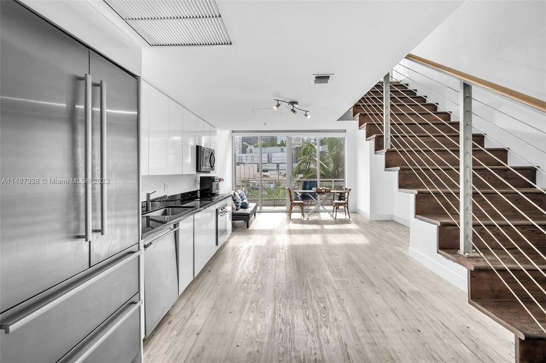 最近售出: $860,000 (3 贝兹, 3 浴室, 1683 平方英尺)