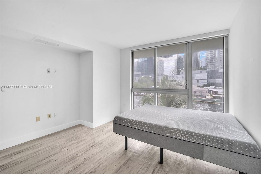 最近售出: $860,000 (3 贝兹, 3 浴室, 1683 平方英尺)