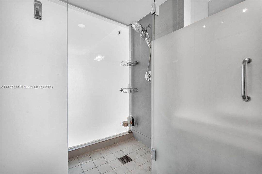 最近售出: $860,000 (3 贝兹, 3 浴室, 1683 平方英尺)