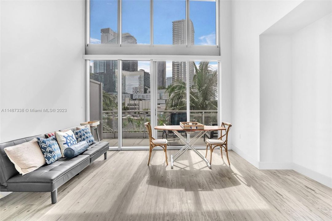 最近售出: $860,000 (3 贝兹, 3 浴室, 1683 平方英尺)