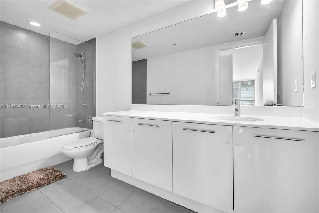 最近售出: $860,000 (3 贝兹, 3 浴室, 1683 平方英尺)