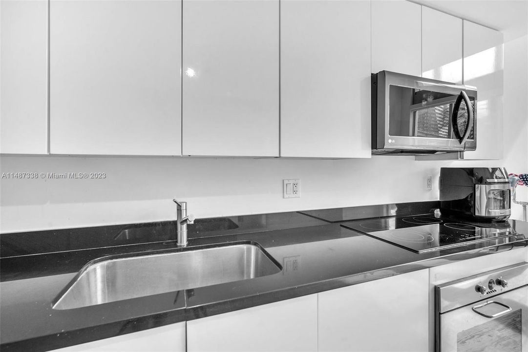 最近售出: $860,000 (3 贝兹, 3 浴室, 1683 平方英尺)