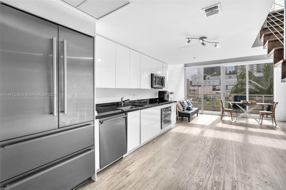 最近售出: $860,000 (3 贝兹, 3 浴室, 1683 平方英尺)