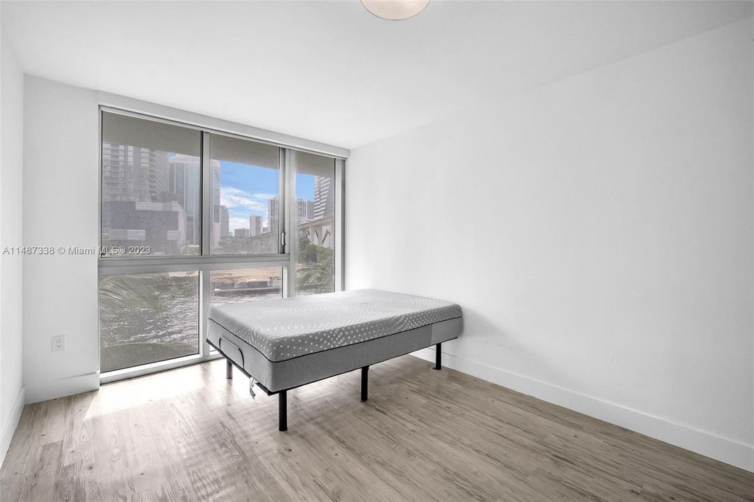 最近售出: $860,000 (3 贝兹, 3 浴室, 1683 平方英尺)