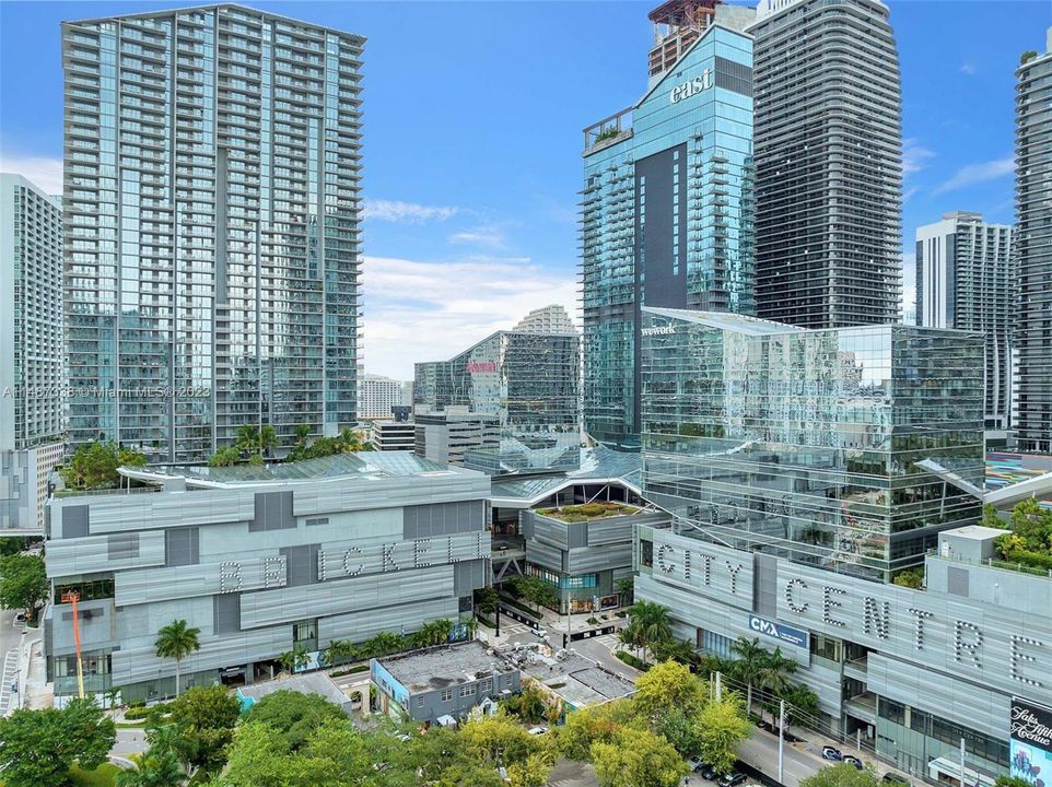 最近售出: $860,000 (3 贝兹, 3 浴室, 1683 平方英尺)