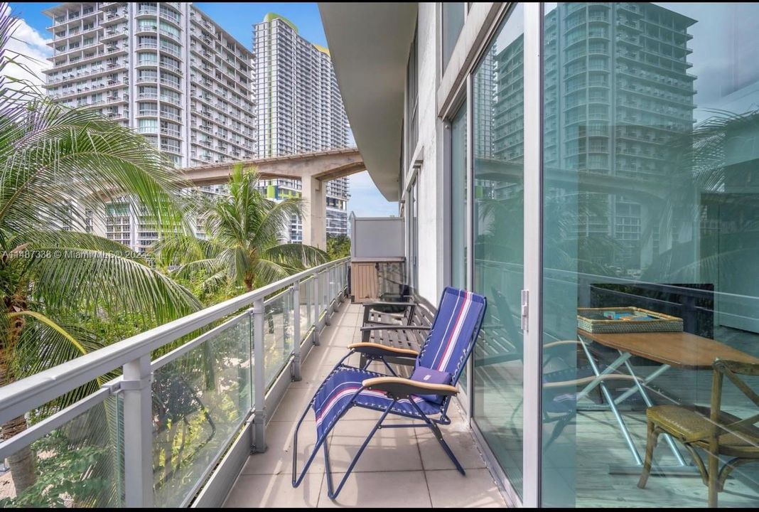 最近售出: $860,000 (3 贝兹, 3 浴室, 1683 平方英尺)