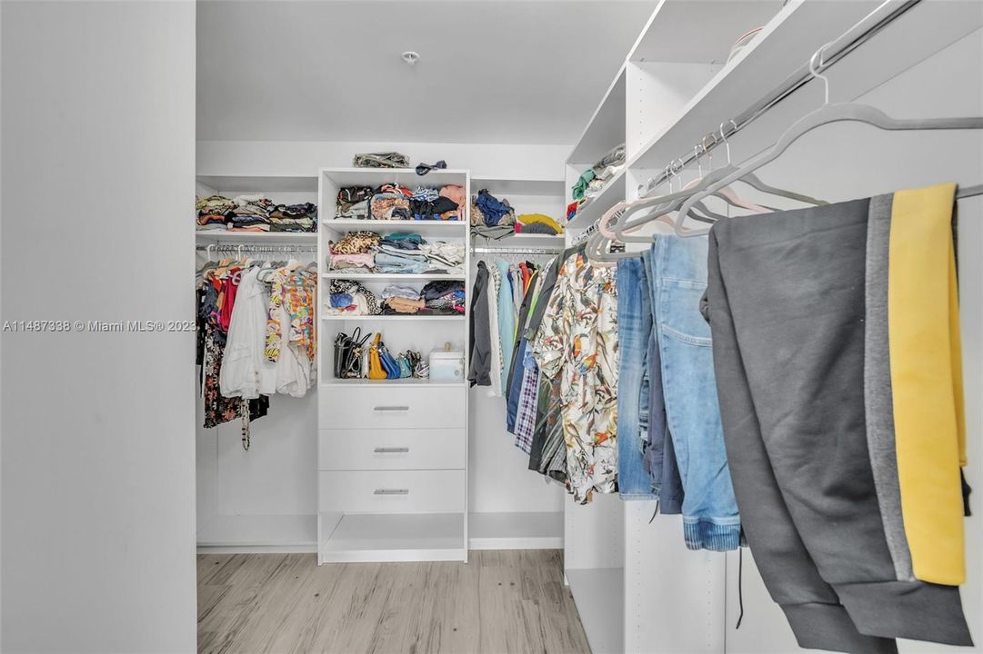 最近售出: $860,000 (3 贝兹, 3 浴室, 1683 平方英尺)