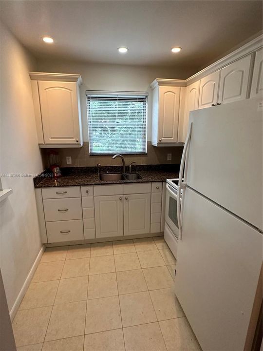 最近售出: $100,000 (1 贝兹, 1 浴室, 700 平方英尺)