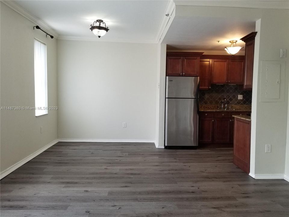 Недавно продано: $199,000 (0 спален, 1 ванн, 420 Квадратных фут)