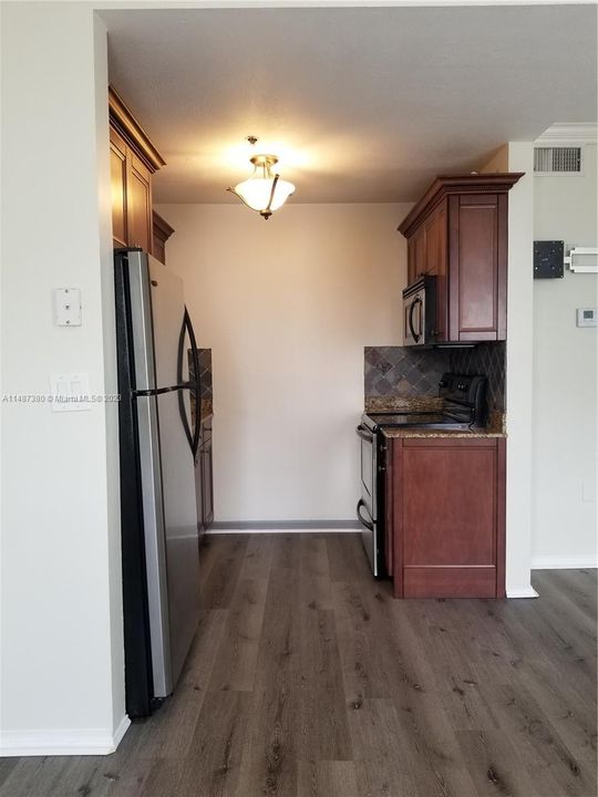 Недавно продано: $199,000 (0 спален, 1 ванн, 420 Квадратных фут)