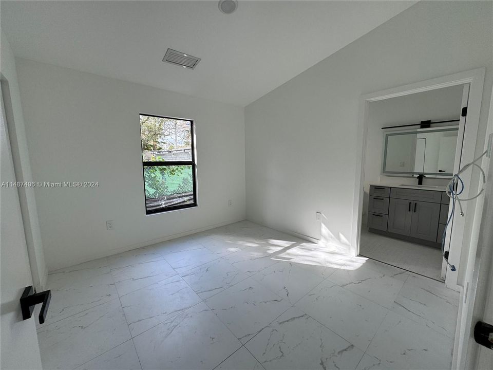 Recently Sold: $549,000 (3 beds, 2 baths, 1200 Square Feet)