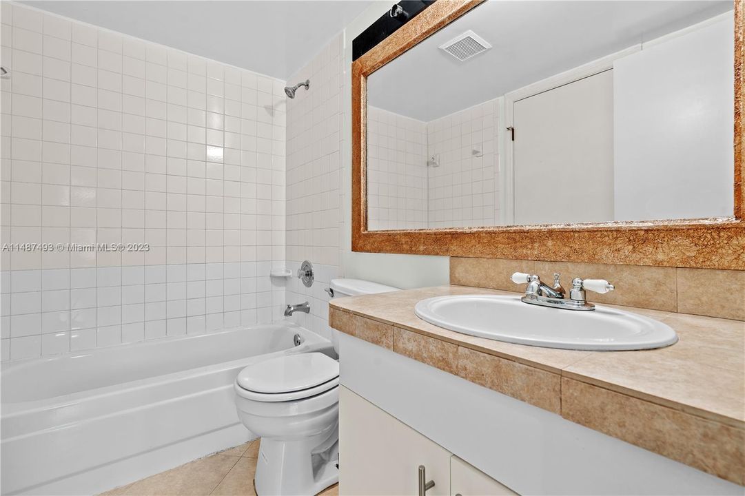 Vendido Recientemente: $325,000 (2 camas, 2 baños, 1075 Pies cuadrados)