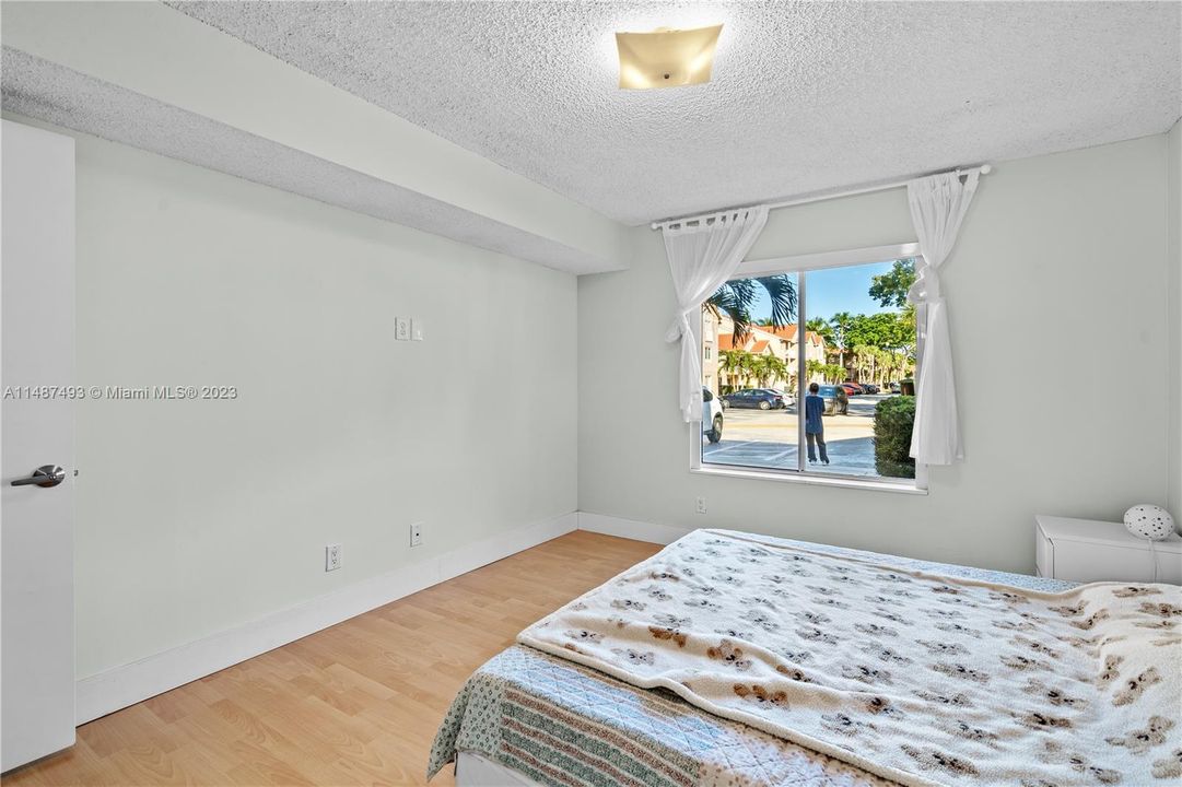 Vendido Recientemente: $325,000 (2 camas, 2 baños, 1075 Pies cuadrados)