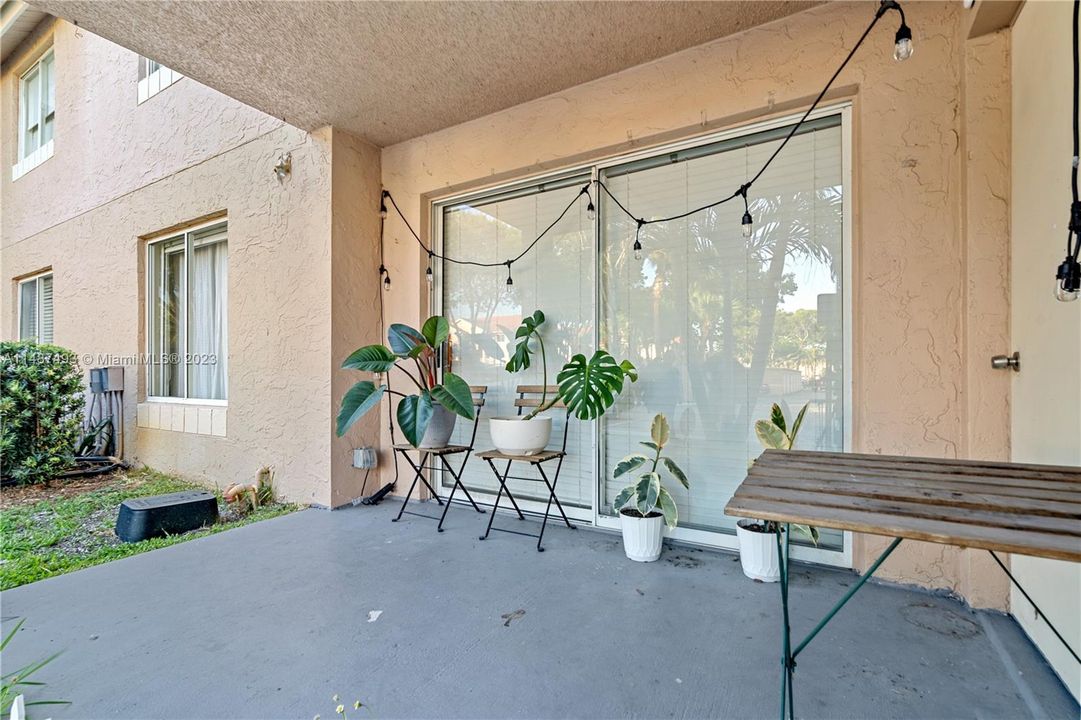 Vendido Recientemente: $325,000 (2 camas, 2 baños, 1075 Pies cuadrados)