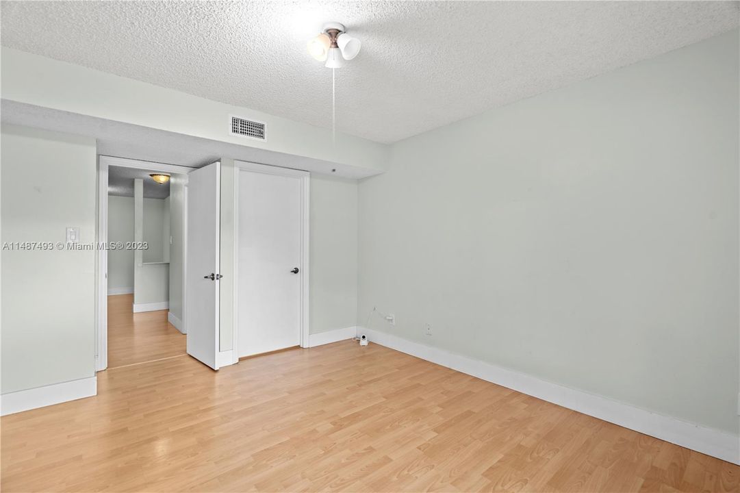 Vendido Recientemente: $325,000 (2 camas, 2 baños, 1075 Pies cuadrados)