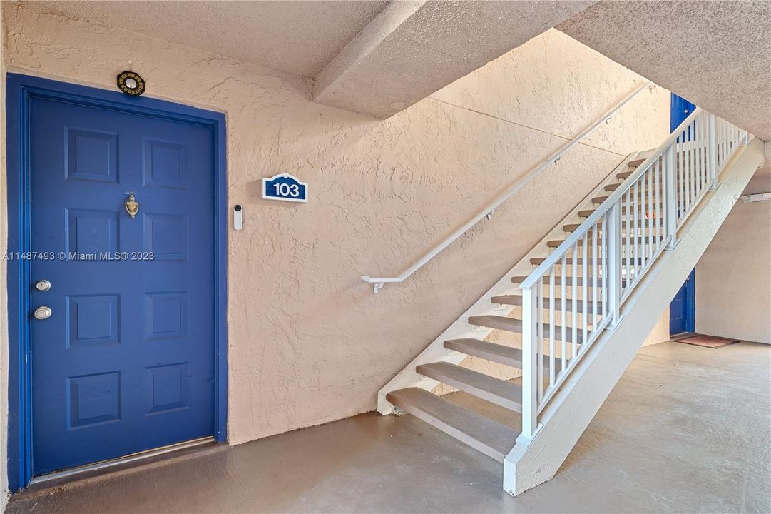 Vendido Recientemente: $325,000 (2 camas, 2 baños, 1075 Pies cuadrados)