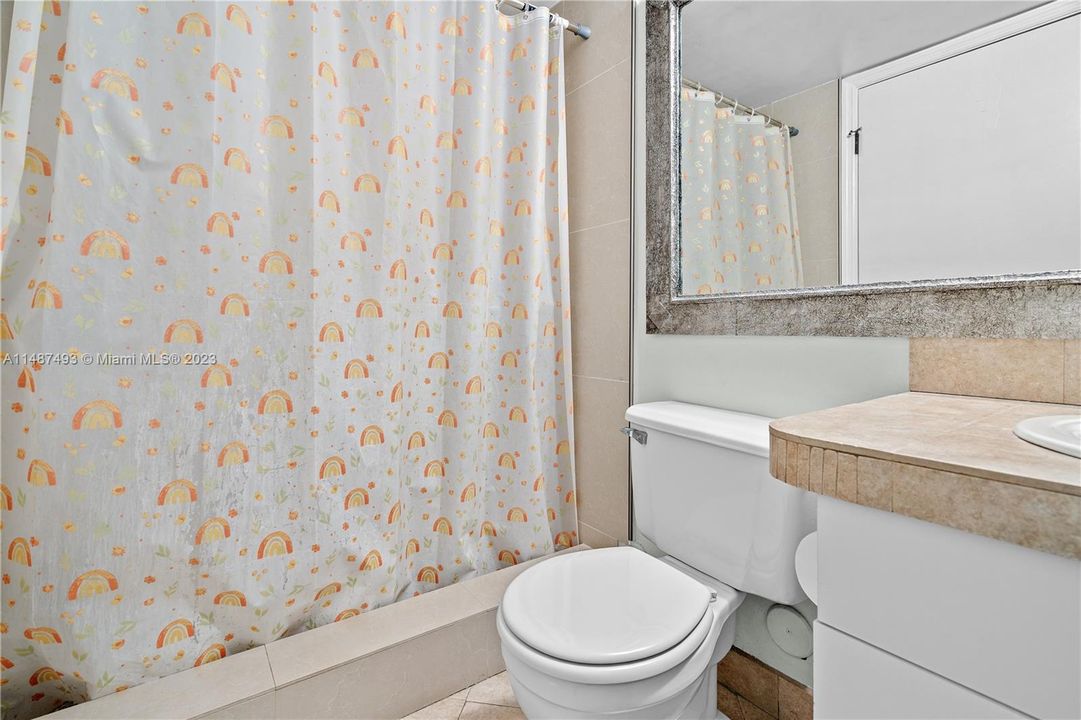 Vendido Recientemente: $325,000 (2 camas, 2 baños, 1075 Pies cuadrados)