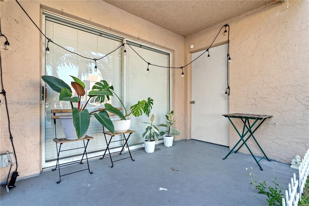 Vendido Recientemente: $325,000 (2 camas, 2 baños, 1075 Pies cuadrados)