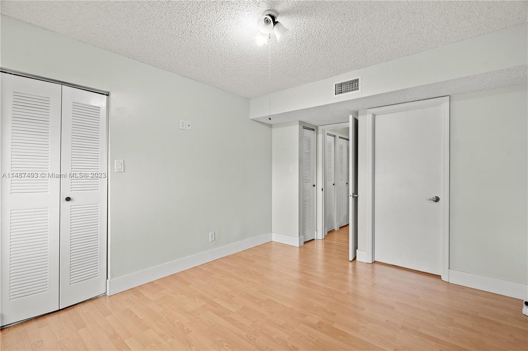 Vendido Recientemente: $325,000 (2 camas, 2 baños, 1075 Pies cuadrados)