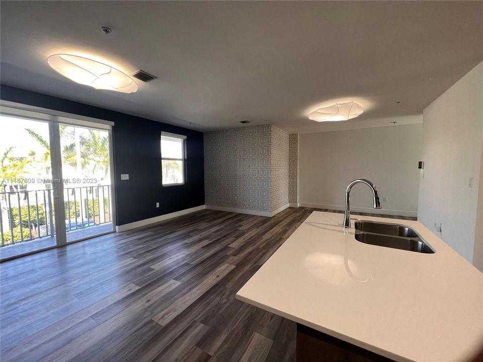 Recently Rented: $3,500 (3 beds, 2 baths, 1637 Square Feet)