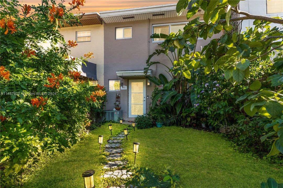 Недавно продано: $549,000 (2 спален, 2 ванн, 1780 Квадратных фут)