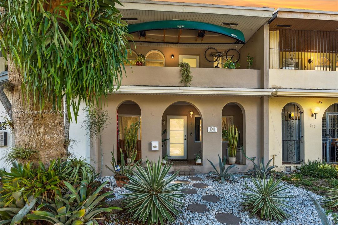 Недавно продано: $549,000 (2 спален, 2 ванн, 1780 Квадратных фут)